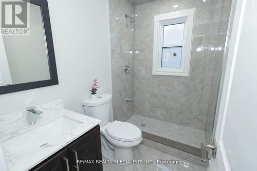 7010 Dunn Street, Niagara Falls, ON - Indoor Photo Showing Bathroom