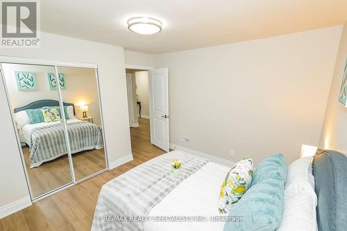 7010 Dunn Street, Niagara Falls, ON - Indoor Photo Showing Bedroom