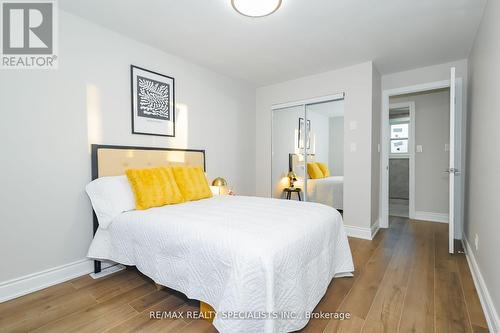 7010 Dunn Street, Niagara Falls, ON - Indoor Photo Showing Bedroom