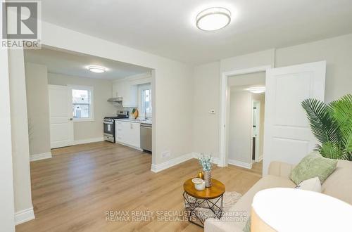 7010 Dunn Street, Niagara Falls, ON - Indoor Photo Showing Living Room