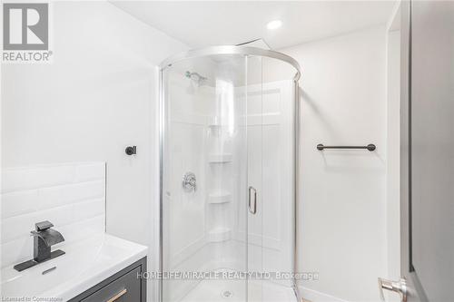 583 John Street, Hamilton, ON - Indoor Photo Showing Bathroom