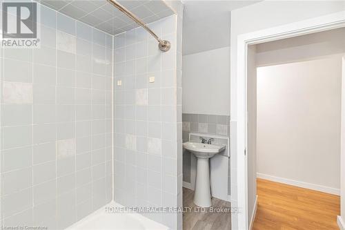 583 John Street, Hamilton, ON - Indoor Photo Showing Bathroom