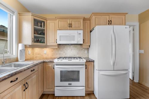 168-2330 Butt Road, Westbank, BC - Indoor Photo Showing Kitchen With Double Sink