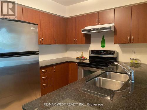 408 - 7 North Park Road, Vaughan, ON - Indoor Photo Showing Kitchen With Double Sink