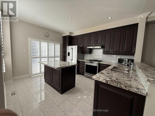 4816 Glasshill Grove, Mississauga, ON - Indoor Photo Showing Kitchen With Double Sink