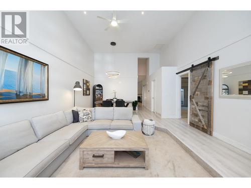 7180 Hecate Place, Vancouver, BC - Indoor Photo Showing Living Room