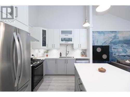 7180 Hecate Place, Vancouver, BC - Indoor Photo Showing Kitchen With Upgraded Kitchen