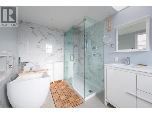 7180 Hecate Place, Vancouver, BC - Indoor Photo Showing Bathroom