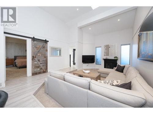 7180 Hecate Place, Vancouver, BC - Indoor Photo Showing Living Room