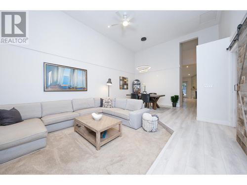 7180 Hecate Place, Vancouver, BC - Indoor Photo Showing Living Room