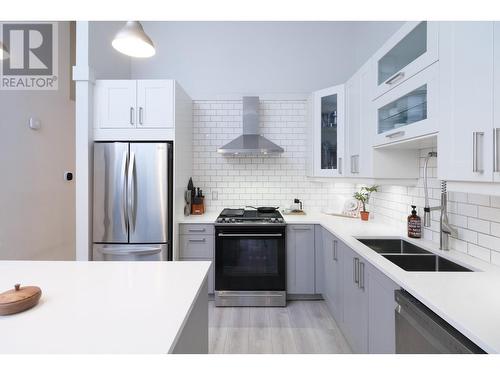 7180 Hecate Place, Vancouver, BC - Indoor Photo Showing Kitchen With Double Sink With Upgraded Kitchen