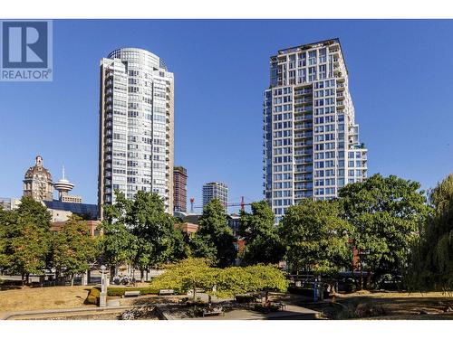 1610 550 Taylor Street, Vancouver, BC - Outdoor With Facade