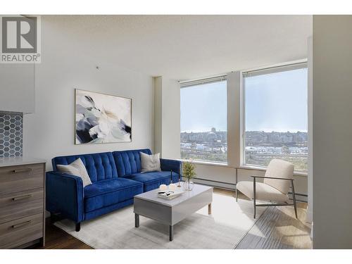 1610 550 Taylor Street, Vancouver, BC - Indoor Photo Showing Living Room