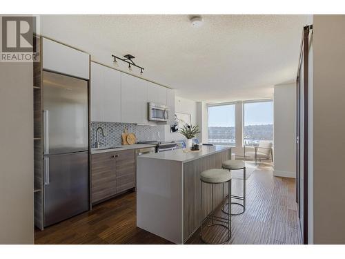 1610 550 Taylor Street, Vancouver, BC - Indoor Photo Showing Kitchen