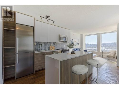 1610 550 Taylor Street, Vancouver, BC - Indoor Photo Showing Kitchen