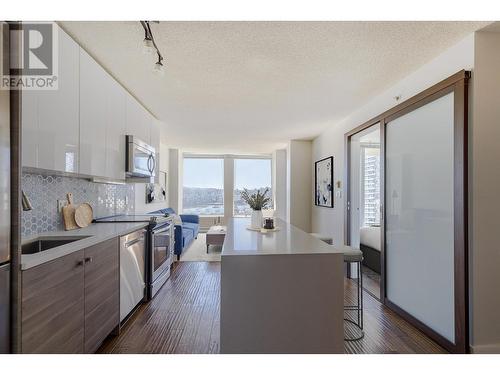 1610 550 Taylor Street, Vancouver, BC - Indoor Photo Showing Kitchen