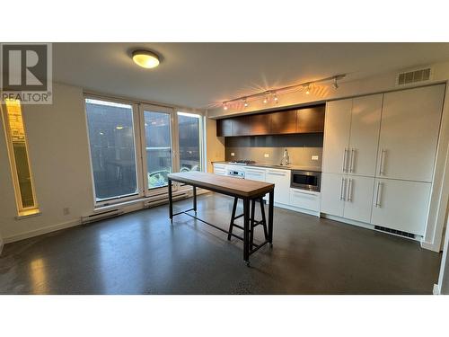 506 150 E Cordova Street, Vancouver, BC - Indoor Photo Showing Kitchen