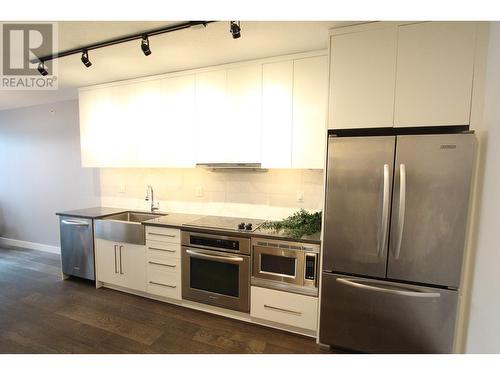 372 250 E 6Th Avenue, Vancouver, BC - Indoor Photo Showing Kitchen With Upgraded Kitchen