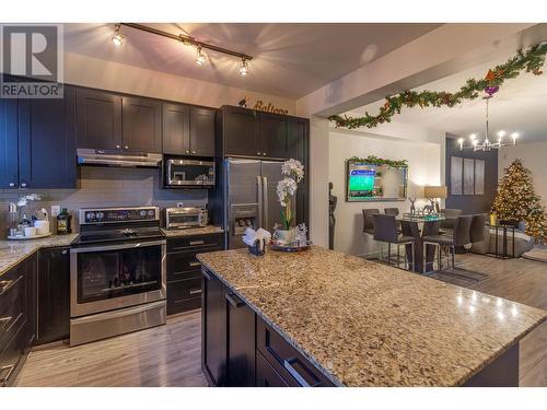 103 688 Edgar Avenue, Coquitlam, BC - Indoor Photo Showing Kitchen