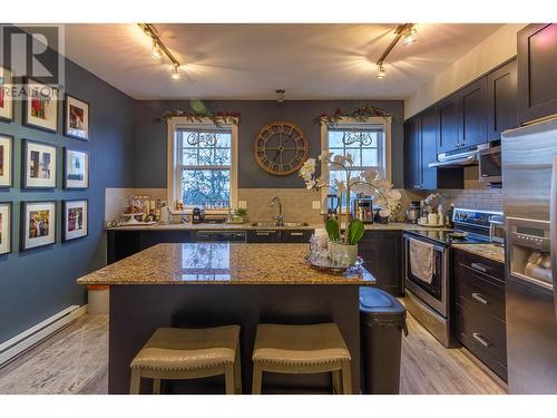 103 688 Edgar Avenue, Coquitlam, BC - Indoor Photo Showing Kitchen