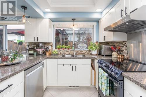 9 5311 Lackner Crescent, Richmond, BC - Indoor Photo Showing Kitchen With Double Sink