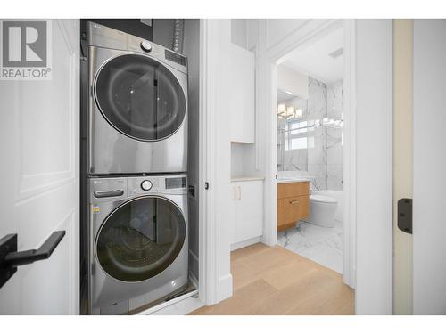 6728 Dumfries Street, Vancouver, BC - Indoor Photo Showing Laundry Room