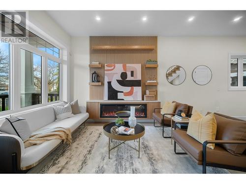 6728 Dumfries Street, Vancouver, BC - Indoor Photo Showing Living Room