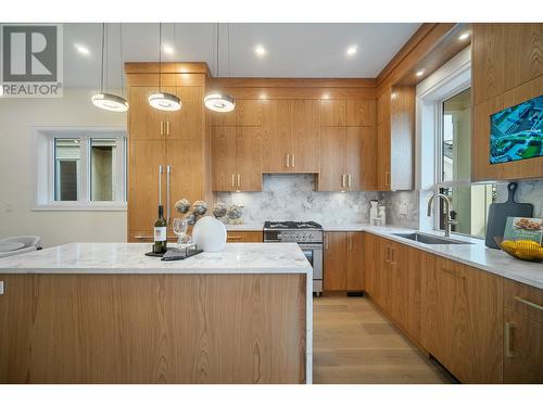 6728 Dumfries Street, Vancouver, BC - Indoor Photo Showing Kitchen With Upgraded Kitchen