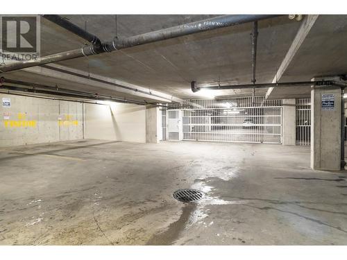 308 1085 W 17Th Street, North Vancouver, BC - Indoor Photo Showing Garage