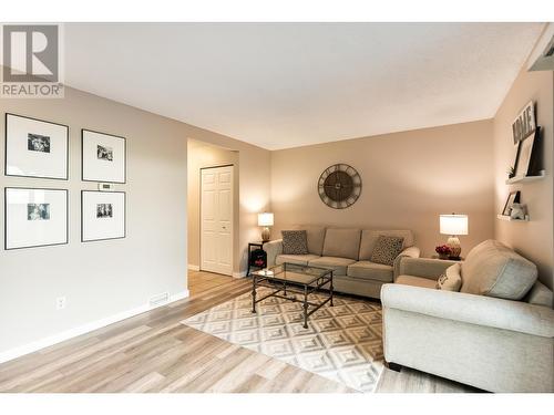 22 1140 Eagleridge Drive, Coquitlam, BC - Indoor Photo Showing Living Room