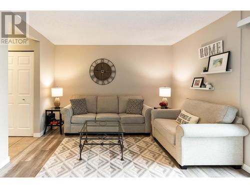 22 1140 Eagleridge Drive, Coquitlam, BC - Indoor Photo Showing Living Room