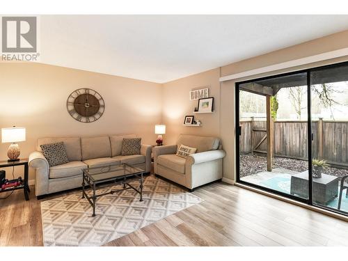 22 1140 Eagleridge Drive, Coquitlam, BC - Indoor Photo Showing Living Room