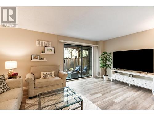 22 1140 Eagleridge Drive, Coquitlam, BC - Indoor Photo Showing Living Room