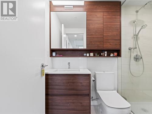 1401 595 Austin Avenue, Coquitlam, BC - Indoor Photo Showing Bathroom