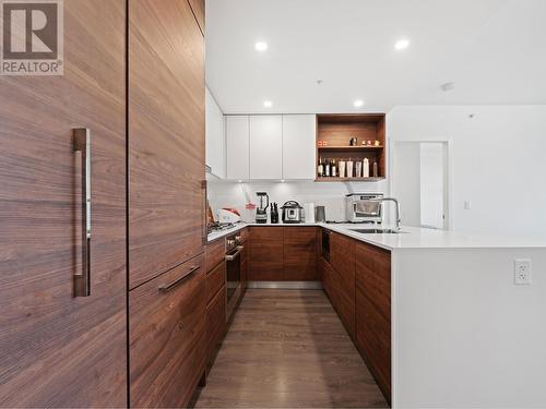 1401 595 Austin Avenue, Coquitlam, BC - Indoor Photo Showing Kitchen