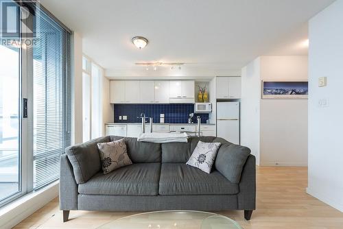 1801 668 Citadel Parade, Vancouver, BC - Indoor Photo Showing Living Room