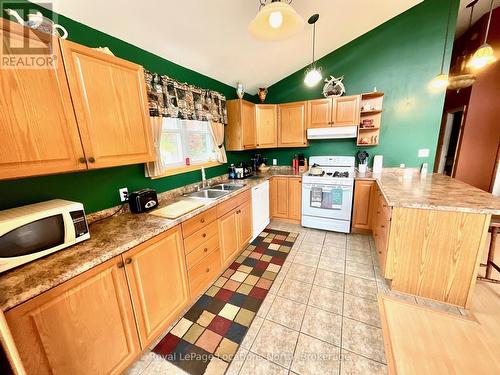 34 Pine Drive, Mcmurrich/Monteith (Sprucedale), ON - Indoor Photo Showing Kitchen With Double Sink