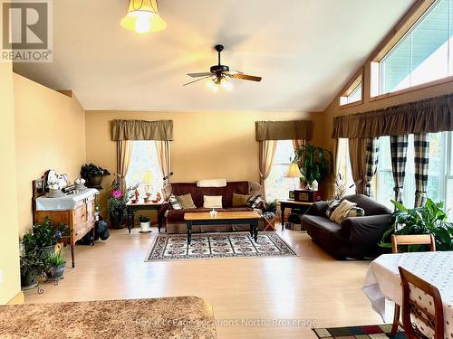 34 Pine Drive, Mcmurrich/Monteith (Sprucedale), ON - Indoor Photo Showing Living Room