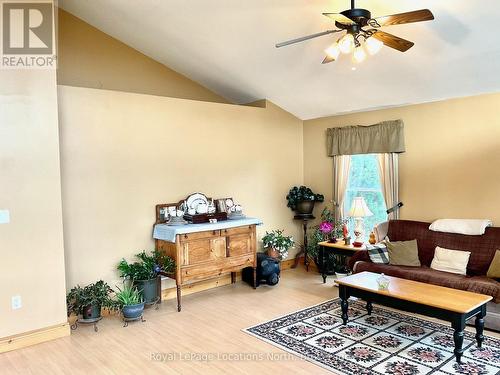 34 Pine Drive, Mcmurrich/Monteith (Sprucedale), ON - Indoor Photo Showing Living Room