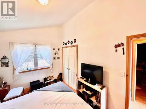 34 Pine Drive, Mcmurrich/Monteith (Sprucedale), ON - Indoor Photo Showing Bedroom