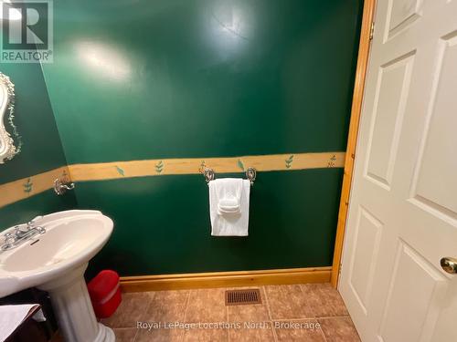 34 Pine Drive, Mcmurrich/Monteith (Sprucedale), ON - Indoor Photo Showing Bathroom