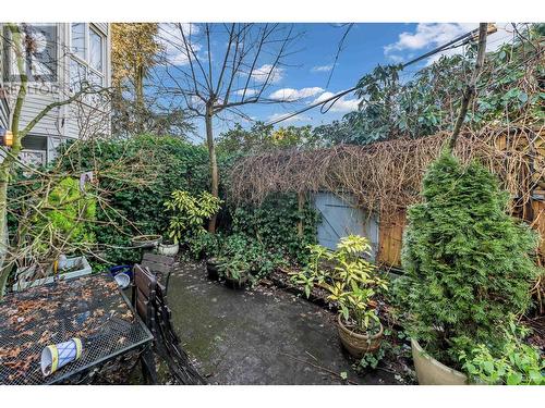 109 2255 Eton Street, Vancouver, BC - Outdoor