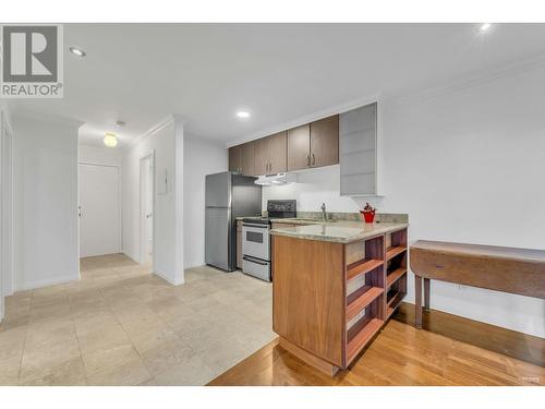 109 2255 Eton Street, Vancouver, BC - Indoor Photo Showing Kitchen