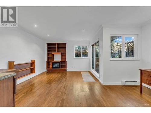 109 2255 Eton Street, Vancouver, BC - Indoor Photo Showing Living Room