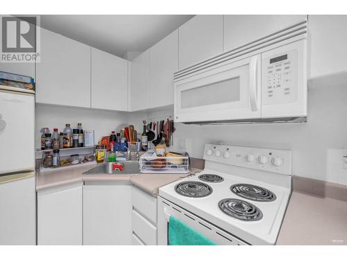 402 1188 Richards Street, Vancouver, BC - Indoor Photo Showing Kitchen