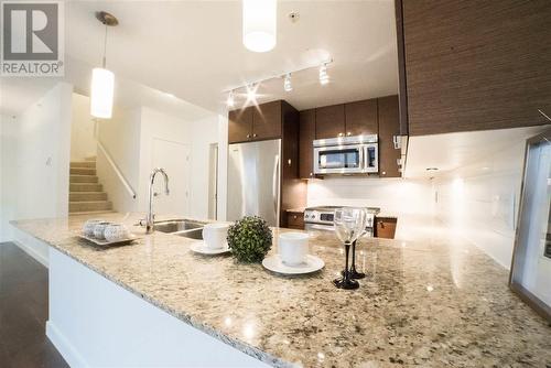 3 7360 Elmbridge Way, Richmond, BC - Indoor Photo Showing Kitchen With Double Sink With Upgraded Kitchen