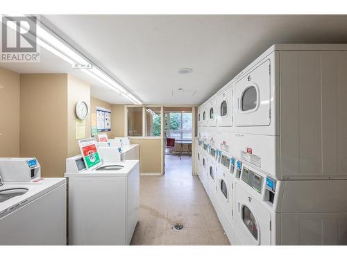 910 3489 Ascot Place, Vancouver, BC - Indoor Photo Showing Laundry Room