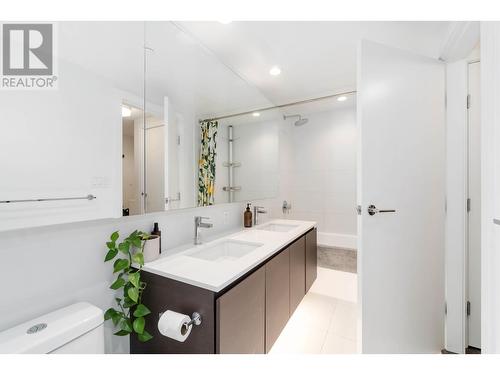 406 5508 Hollybridge Way, Richmond, BC - Indoor Photo Showing Bathroom