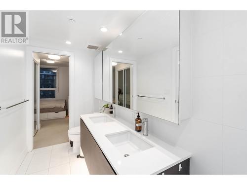 406 5508 Hollybridge Way, Richmond, BC - Indoor Photo Showing Bathroom