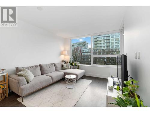 406 5508 Hollybridge Way, Richmond, BC - Indoor Photo Showing Living Room